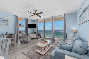 Een smart-tv en een tafeltennistafel