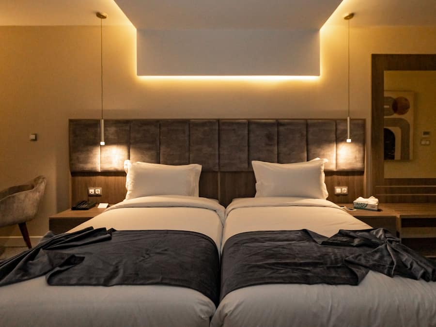 Habitación estándar | Ropa de cama de alta calidad, colchones con acolchado adicional, minibar