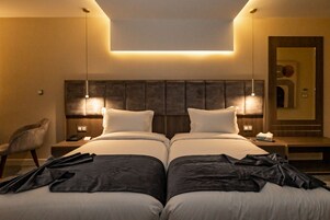 Standard Room | Premium bedding, pillowtop beds, minibar, in-room safe