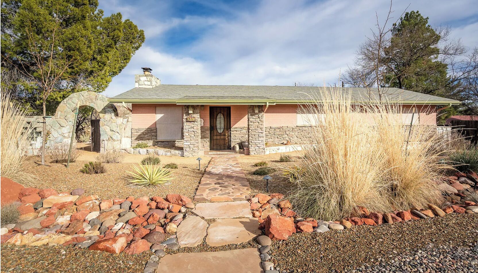 Oasis in Camp Verde! Private pool, 4 Bed 2 Bath 2 Living, stunning views!