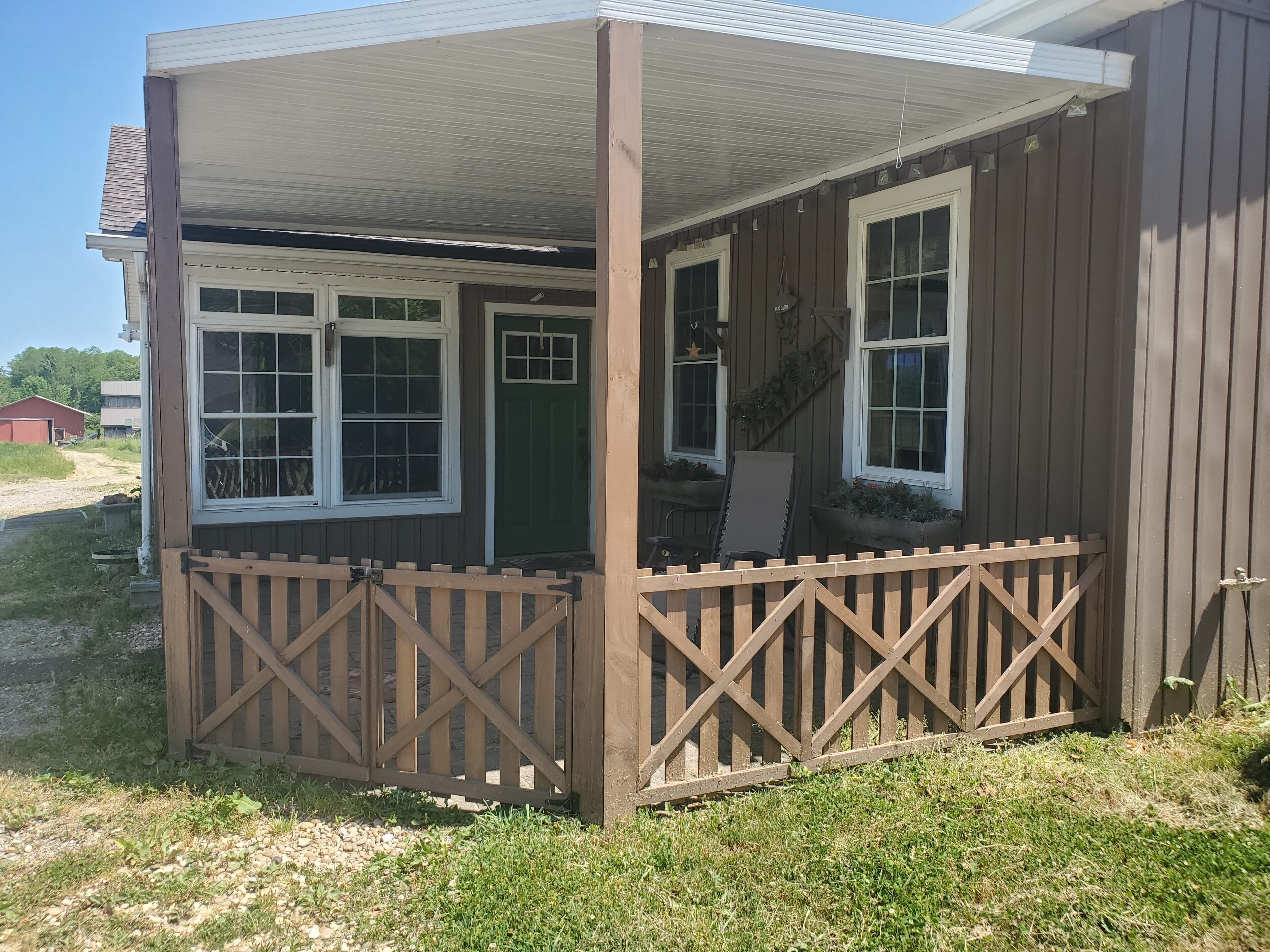 Quiet Country Cabin close to Lake Erie, Interstate, and Ohio line