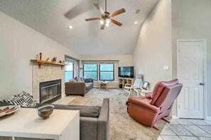 Living area - Austin/Round Rock Bedroom 1 (Austin)