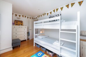 4 bedrooms, premium bedding, desk, iron/ironing board