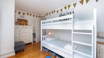 House (4 Bedrooms) | 4 bedrooms, premium bedding, desk, iron/ironing board