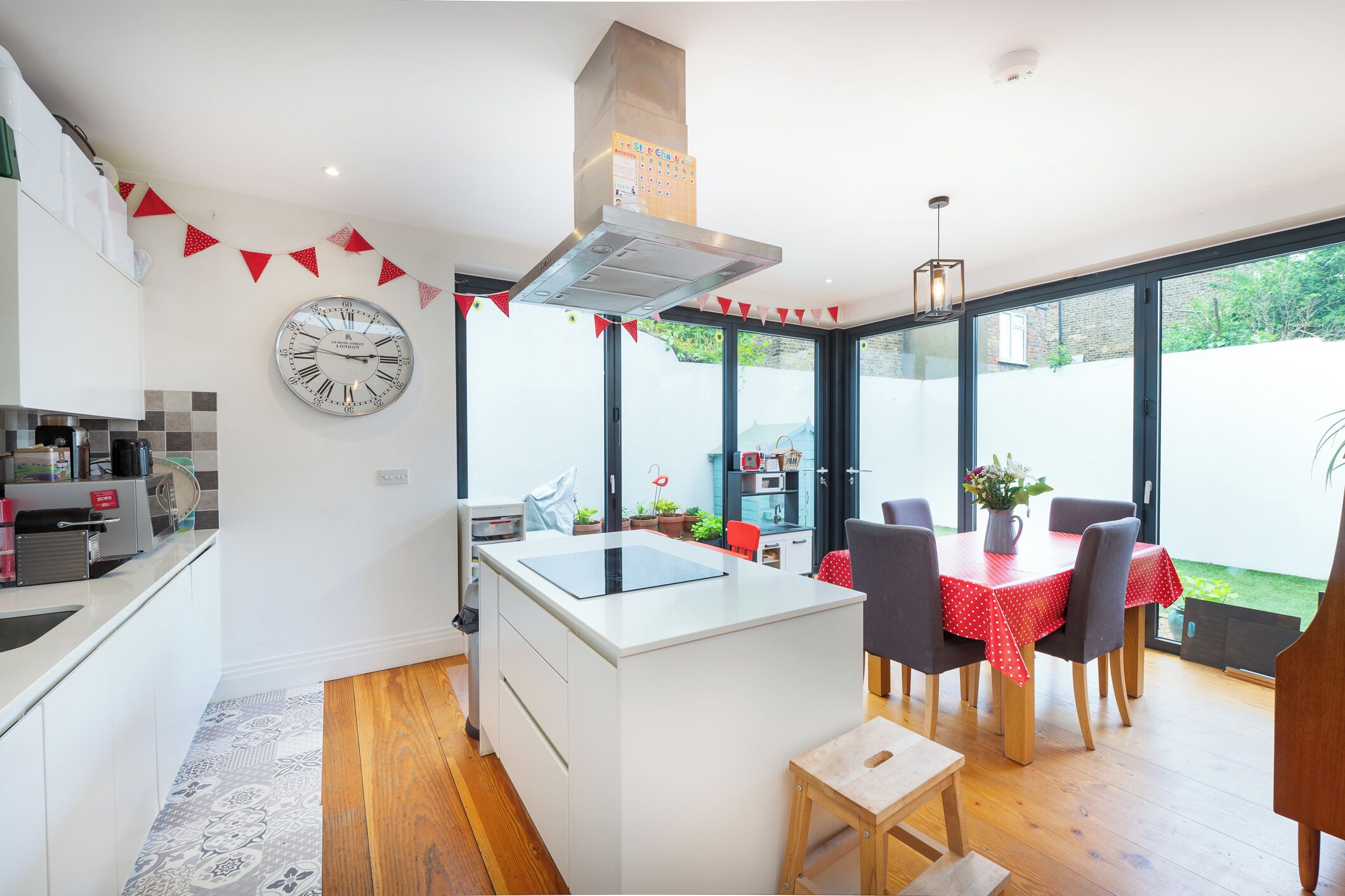 House (4 Bedrooms) | Private kitchen | Fridge, microwave, oven, stovetop