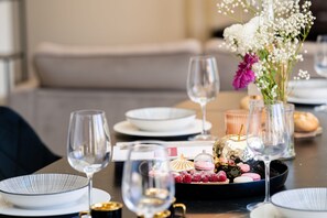 A dining table set with plates, glasses, and a centerpiece with flowers and desserts. - Villa Monégasque, elegance & exclusive seaside getaway (Sérignan)