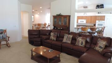 Televisión y chimenea