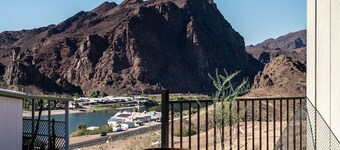 Bayview Beauty! Private River access and mountain views!