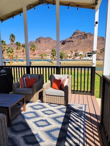 Rockin-River House, waterfront!
