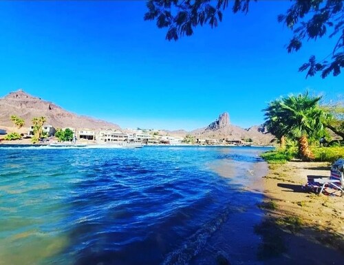 Rockin-River House, waterfront!