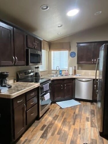 Welcome to Sand Trap! Covered boat or RV parking!