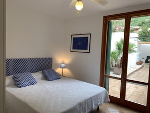 2 bedrooms, iron/ironing board, travel cot, free WiFi