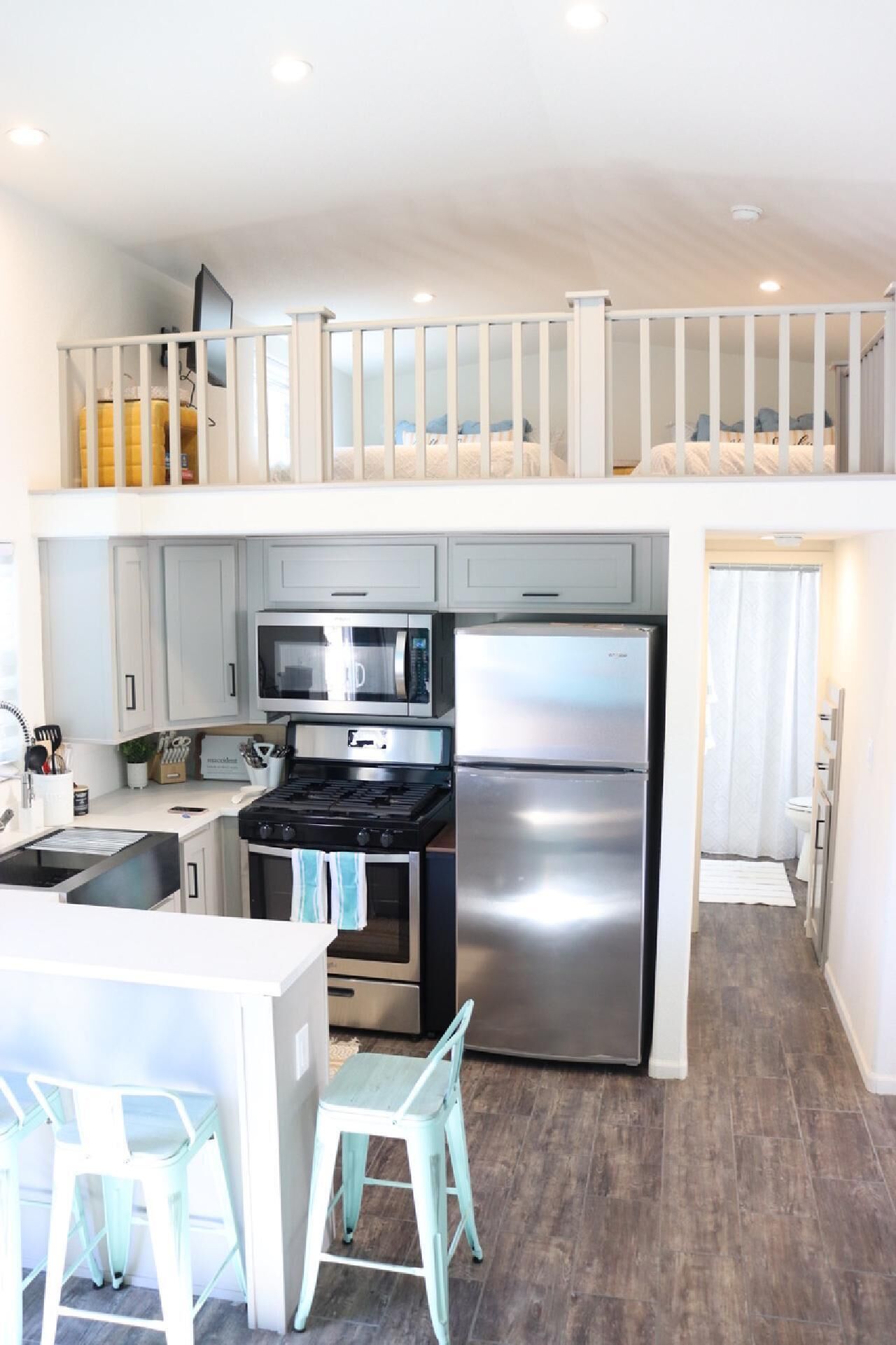 雪櫃、微波爐、焗爐、爐具