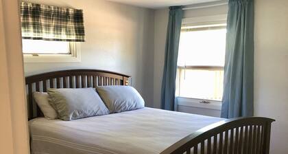 Cabin by lake, pet friendly, quiet