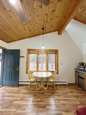 Dining - Cabin Suite Bed & Breakfast (Woodland Park)