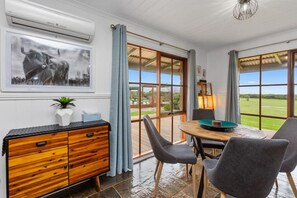 Dining - Directly opposite the beach, Ocean View Marengo is sure to delight! (Marengo)