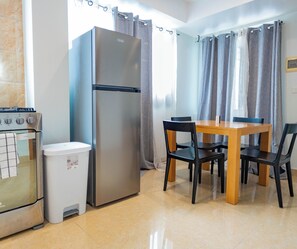 Unclassified image, 3 of 7, button