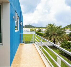 Unclassified image, 2 of 7, button