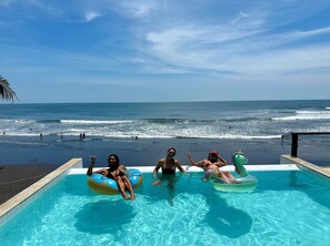 Kolam renang outdoor