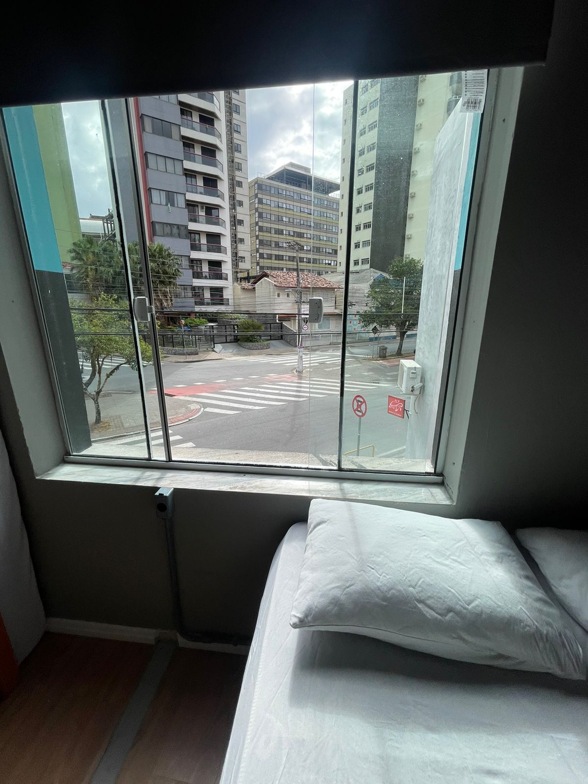 Foto - Esquina 8 Suítes Confort & Hostel