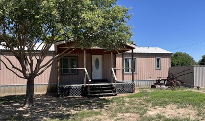 Serene & comfortable Southwestern home in Dalhart for you and your pets…