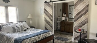 Serene & comfortable Southwestern home in Dalhart for you and your pets…