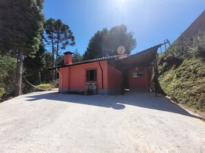 المنطقة المحيطة بالمنشأة