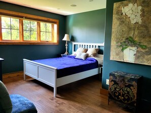 4 bedrooms, desk, iron/ironing board, free WiFi