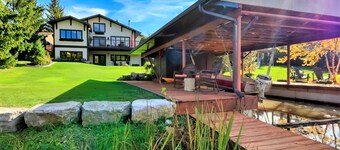 Luxurious Waterfront Villa & Cottage House, Niagara Falls, Ontario