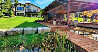 Luxurious Waterfront Villa & Cottage House, Niagara Falls, Ontario