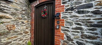 Lakeviews/quietness/parking/longstays/4guests