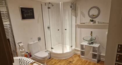 Naval Base/quietness/parking/longstays/6guests