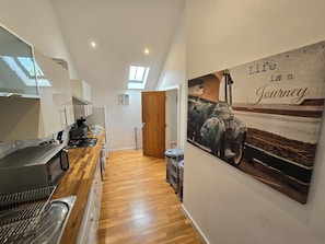 獨棟房屋 | 私人廚房 | 電冰箱、微波爐、烤箱、爐台