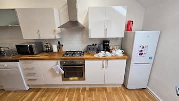 Ferienhaus | Eigene Küche | Kühlschrank, Mikrowelle, Ofen, Herdplatte