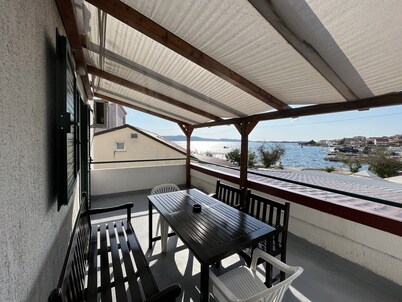 Apartment Nino - One Bedroom Apartment with Sea View