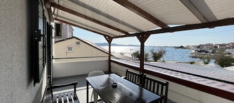 Apartment Nino - One Bedroom Apartment with Sea View