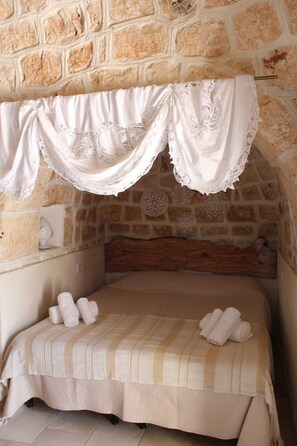 3 bedrooms, iron/ironing board, travel crib, free WiFi