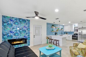 Smart-TV, peis og bøker