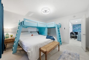 2 habitaciones, tabla de planchar con plancha y cuna de viaje 
