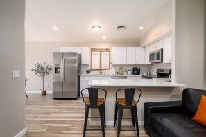 Fridge, microwave, oven, stovetop - Central Tucson Remodeled Townhome (Tucson)