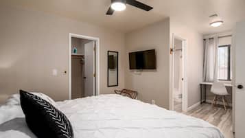 2 bedrooms, desk, iron/ironing board, WiFi