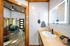 Shower, hair dryer, towels, shampoo