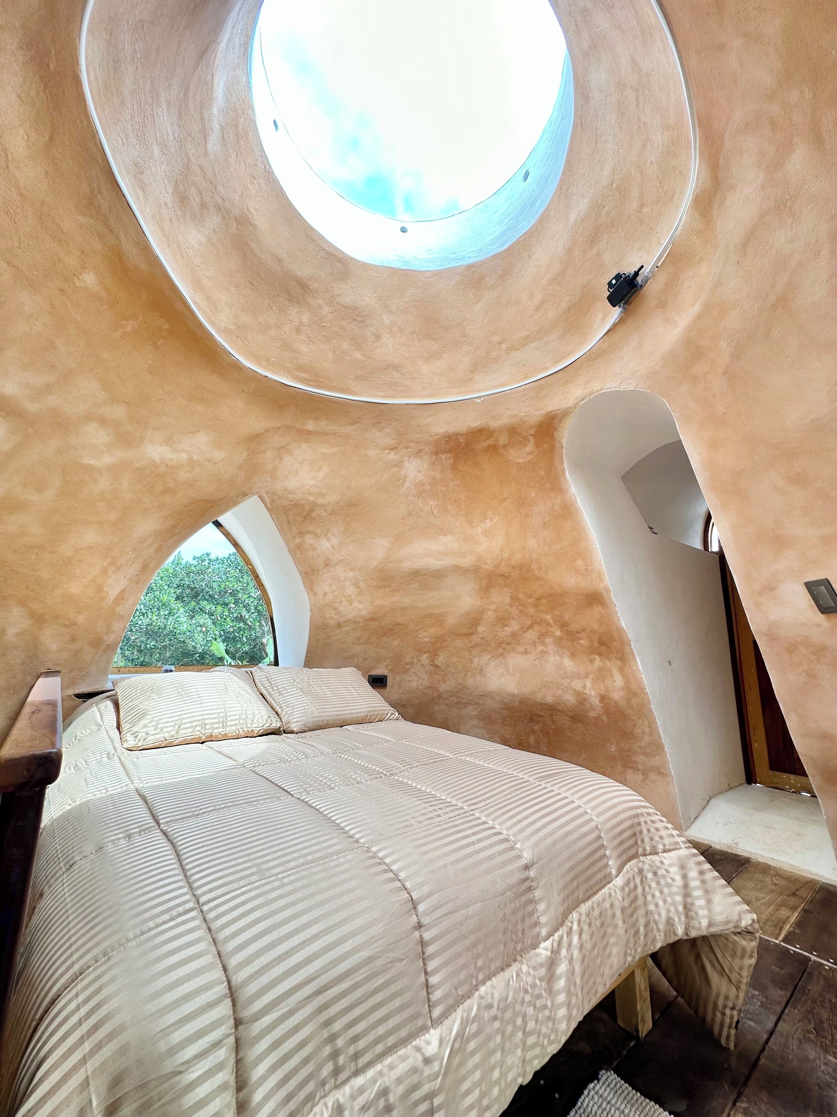 1 bedroom, desk, WiFi, bed sheets