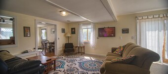 Cozy renovated barn apartment on first floor