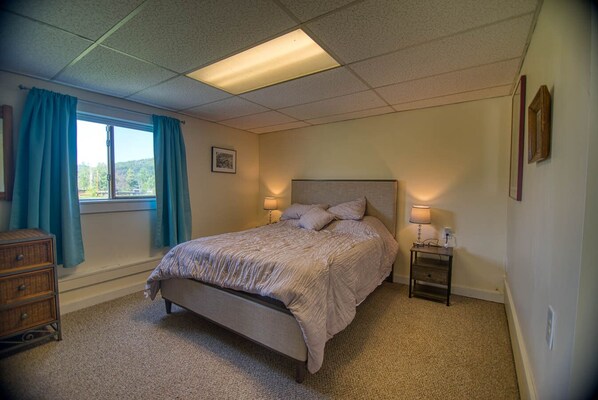 2 chambres, fer et planche à repasser, Wi-Fi gratuit, draps fournis