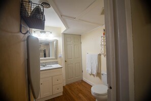 Douche, articles de toilette écologiques, sèche-cheveux