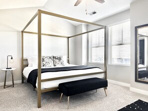 2 bedrooms, desk, WiFi, bed sheets