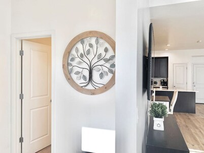 Clean and open remodeled luxury townhouse!