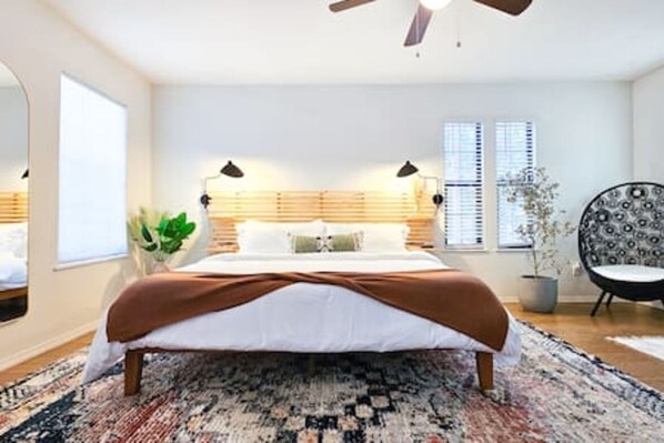 3 bedrooms, desk, iron/ironing board, travel cot
