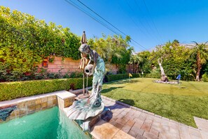 Property grounds - Elegant home with private pool, spa, putting green, firepit & gorgeous patio (Palm Springs)